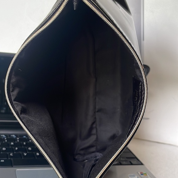 Yves Saint Laurent Beauty Black Patent Leather Cosmetic Bag. - Picture 8 of 11